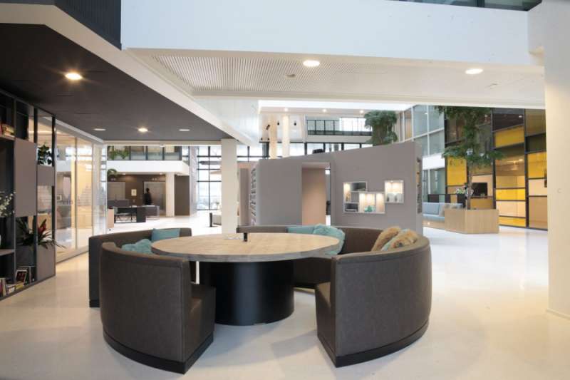 Lounge or commons area at our Amsterdam office Amsterdam Virtual Office Space - Comfortable Commons Area