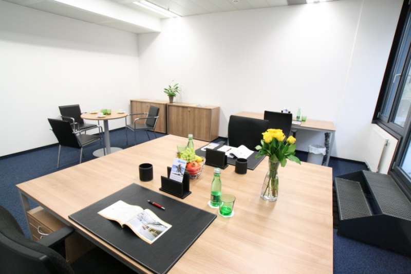 Business lounge commons area in Vienna Vienna Virtual Office Space - Comfortable Commons Area