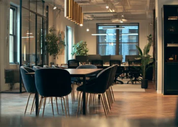 Alliance Virtual Offices vs iPostal1: 2026 Comparison to Find the Best Virtual Office for Your Business 