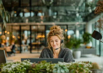 Do-Law-Firms-Need-a-Live-Receptionist_-Costs-Benefits-and-Client-Experience-Explained