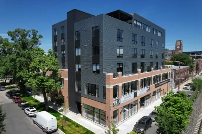 North Center Office Space at 3838 N Ravenswood Avenue, a North Center virtual office location in Chicago